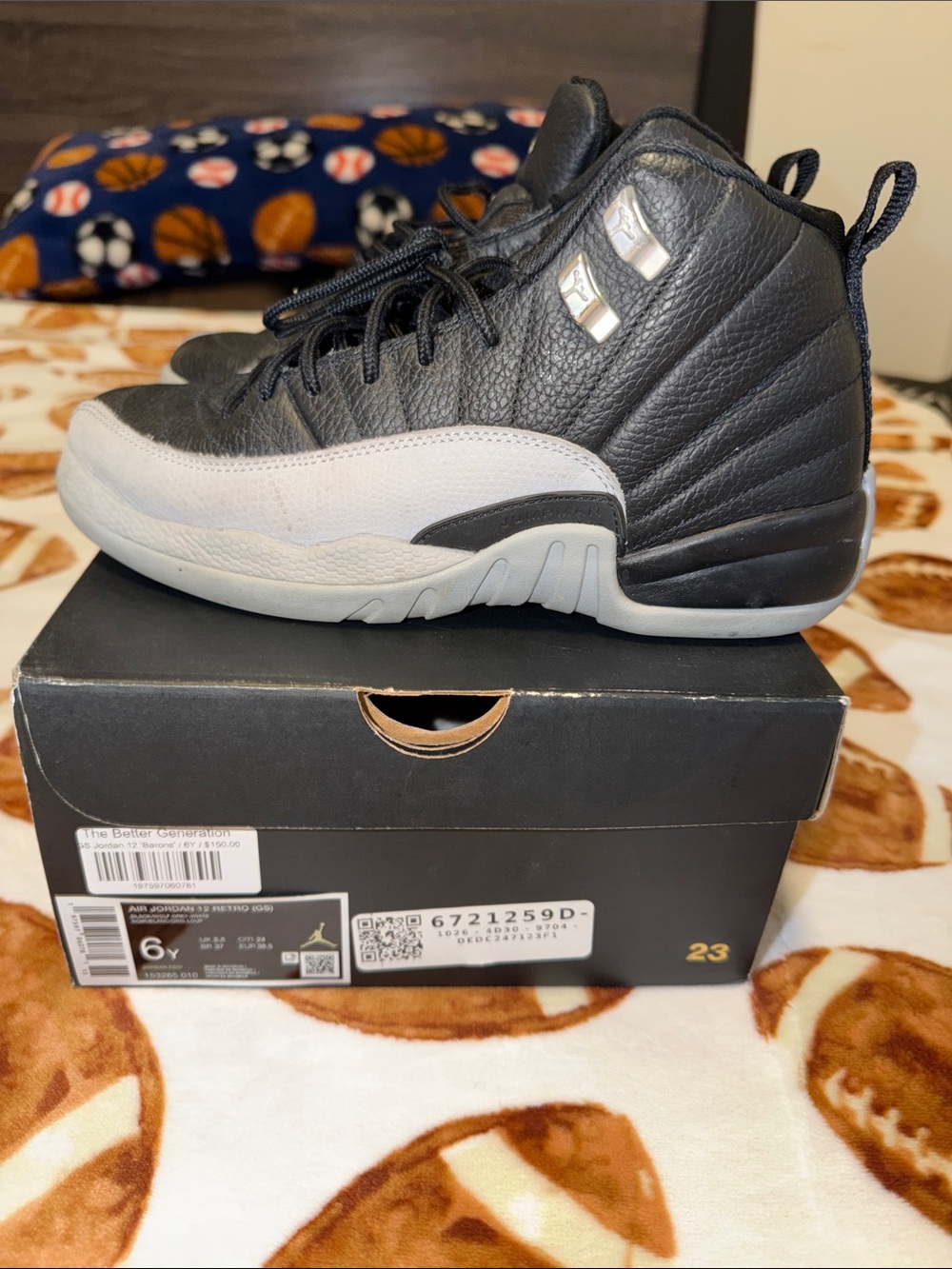 100% Authentic Grade School Jordans Size 6Y Comes With Original Box .